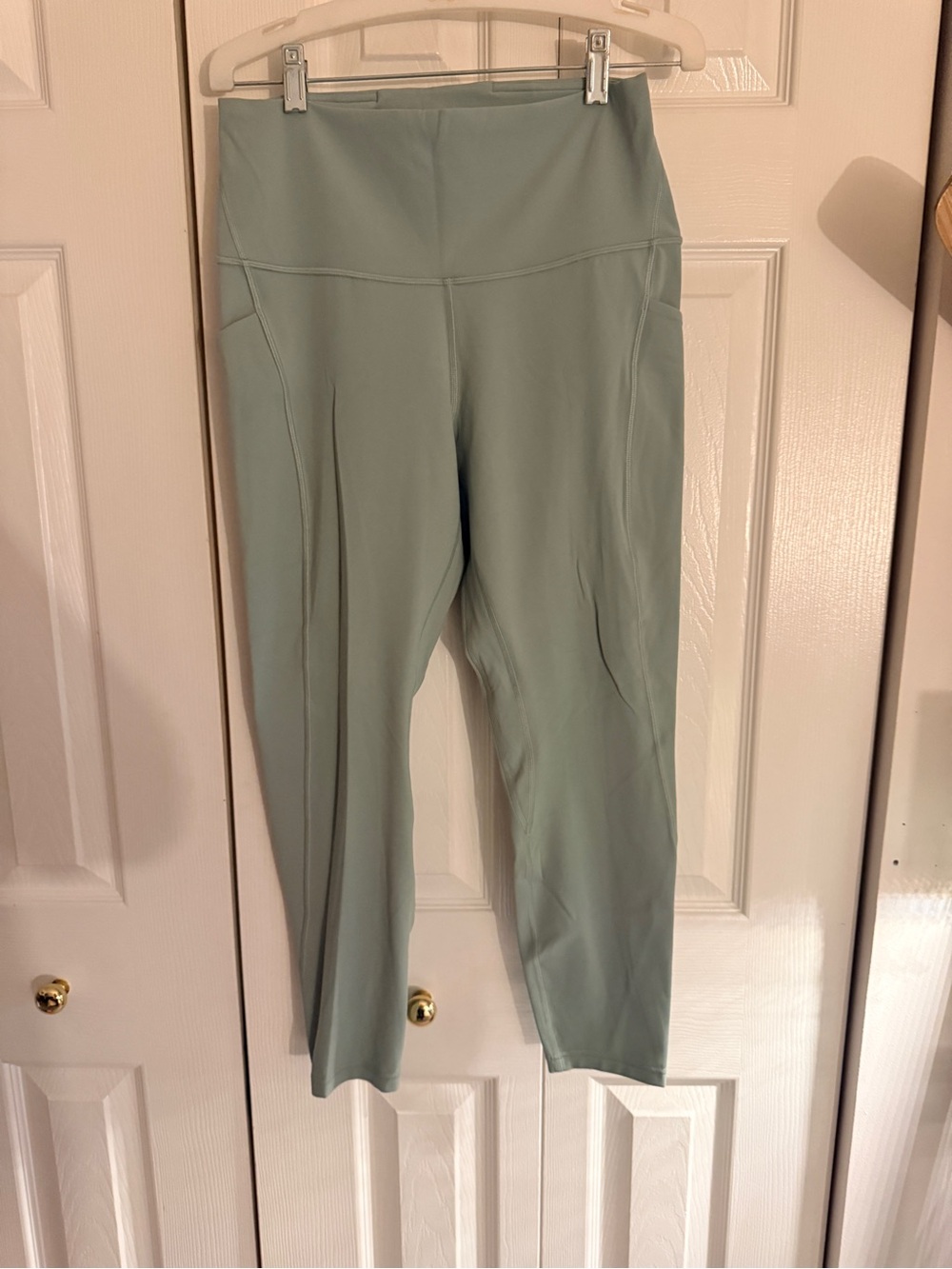 Lululemon leggings with side pockets